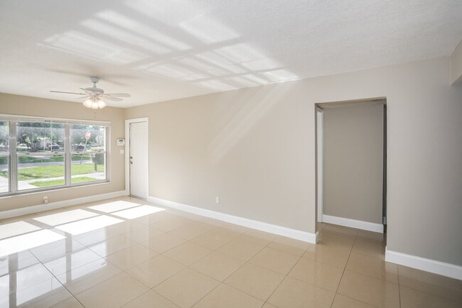 Foto del edificio - 9100 NW 3rd Ave
