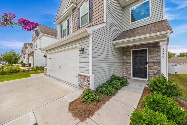 Foto del edificio - "Spacious 4-Bedroom Home Located In Desirable Walnut Creek Development"