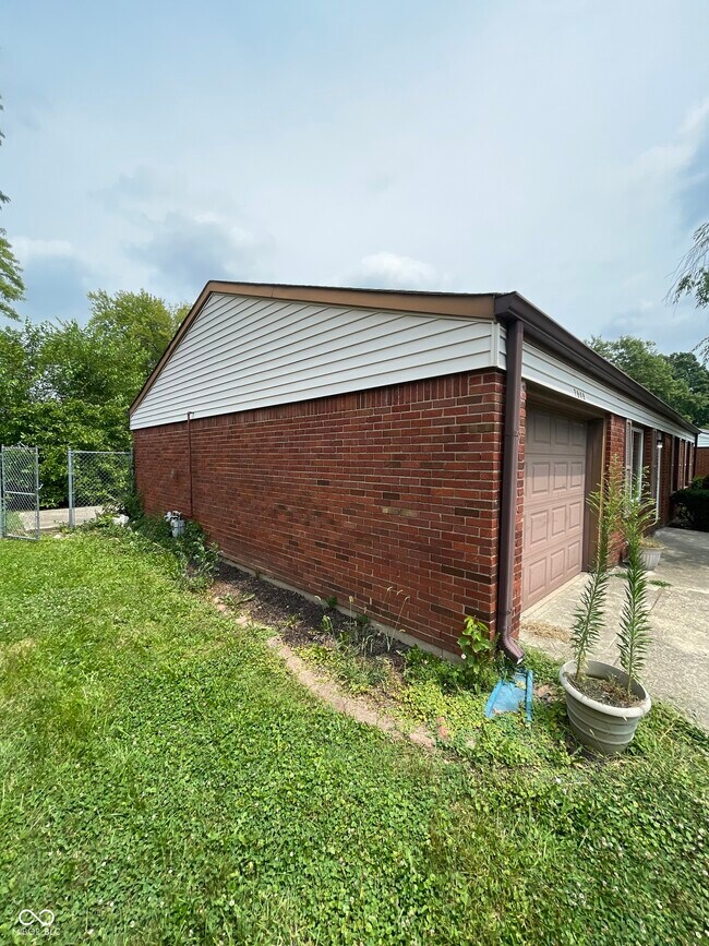 Foto del edificio - 7848 Souter Dr