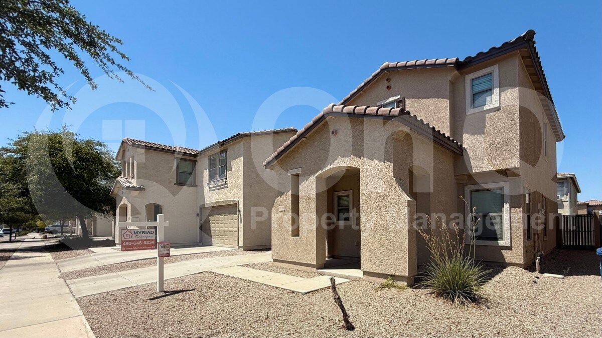 Primary Photo - 21182 E Stonecrest Dr