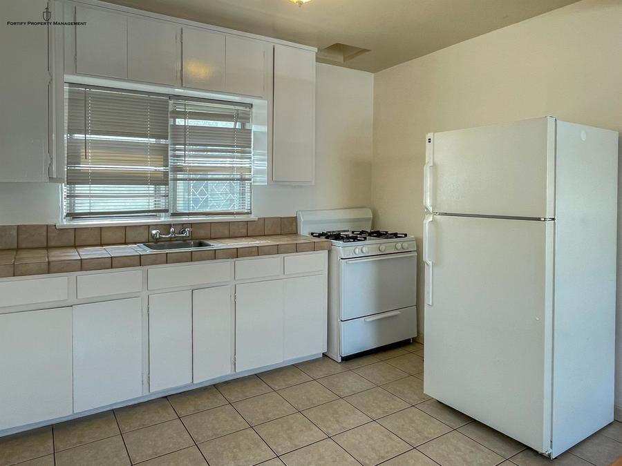 Primary Photo - 1131 Centinela Ave