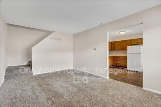 Building Photo - 701 Linwood Dr