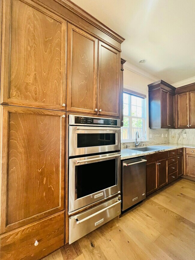 Building Photo - 3024 Sonsilla Ln