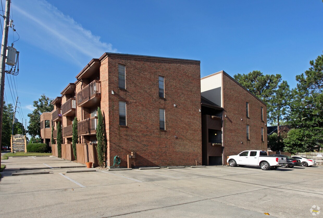 Primary Photo - 2038 Dickory Ave