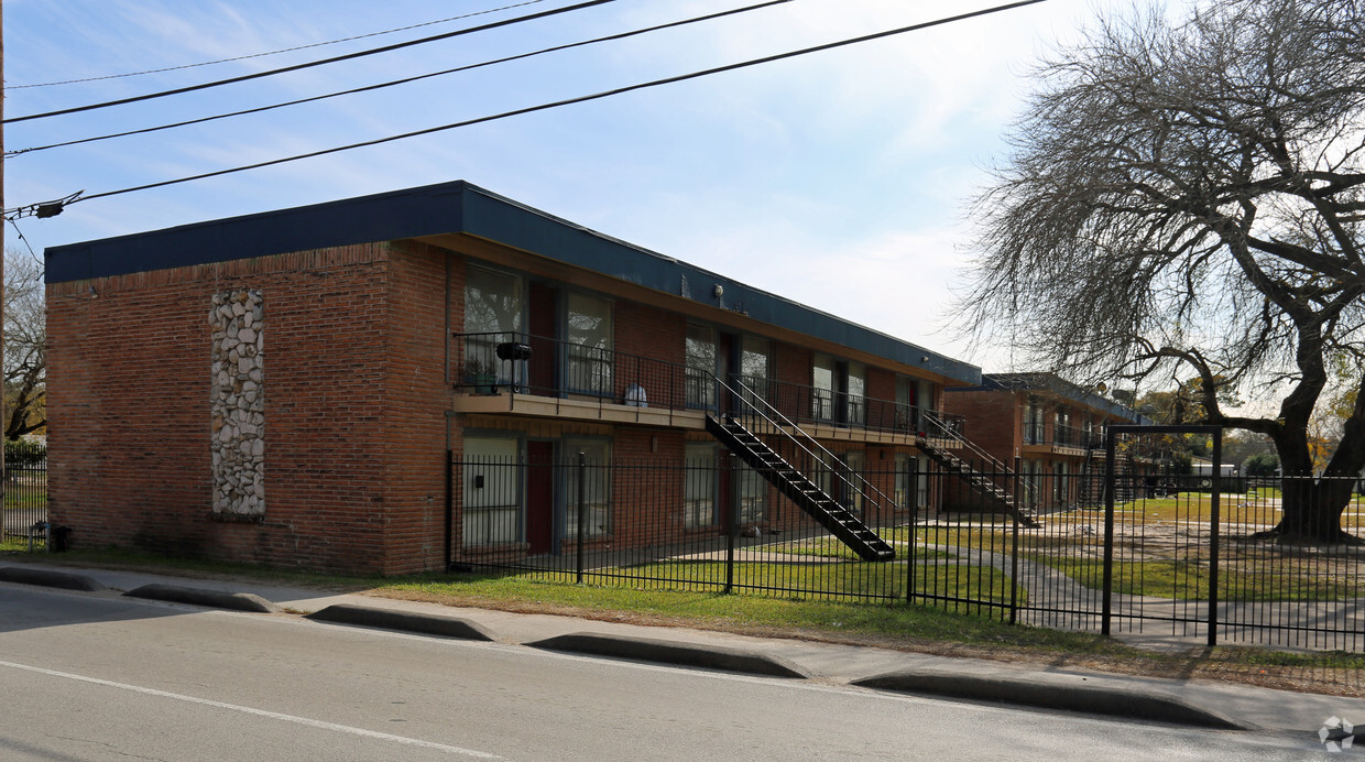 Primary Photo - Aldine Apartments