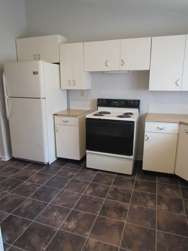 Building Photo - 1409 Crescent Dr