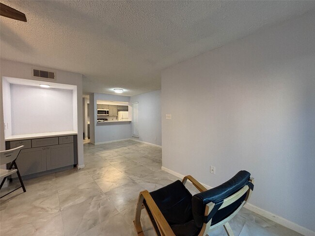 Foto del edificio - 6601 Sands Point Dr