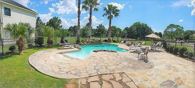 El área de la piscina en el campo de golf - 16020 Fountainview Dr