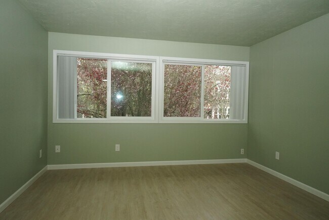 Building Photo - 258 Evergreen Rd