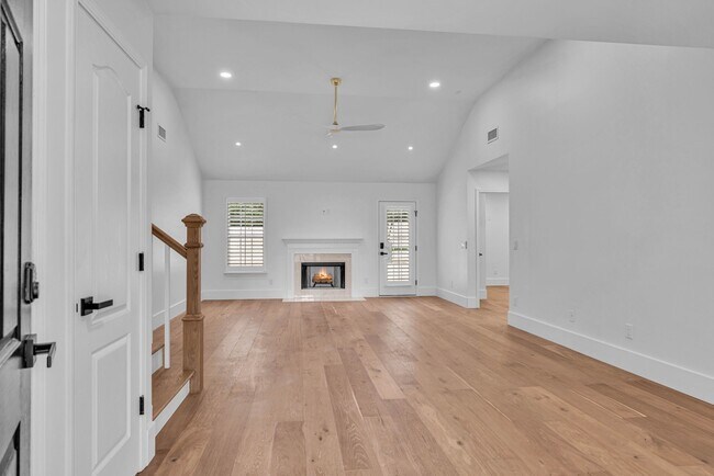 Building Photo - 300 Cherry Dr