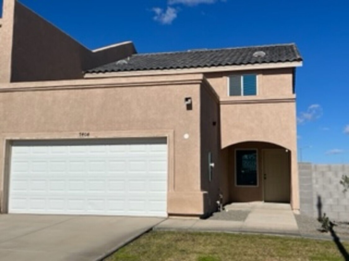 2 STORY TOWNHOME! House Rental in Yuma, AZ