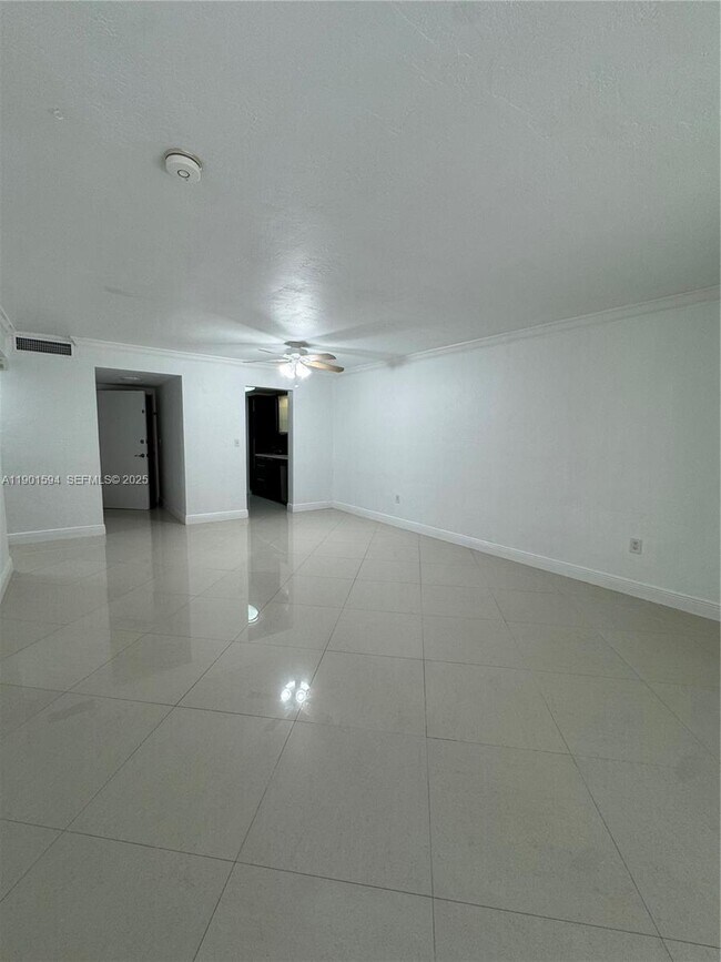 Foto del edificio - 1205 Mariposa Ave