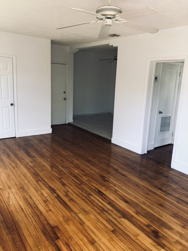 Foto del edificio - 1016 Biarritz Dr