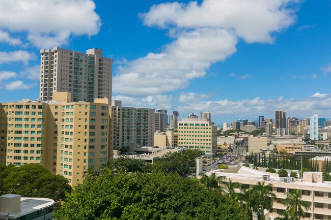 Building Photo - 1212 1560-1598 S Beretania St