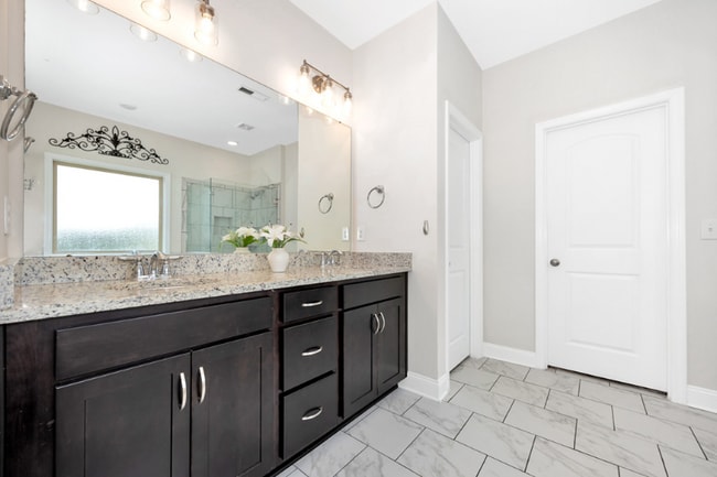 Foto del edificio - 141 Slade Thomas Dr