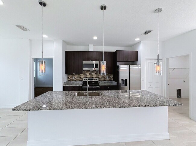 Foto del edificio - Welcome home to this gorgeous 4-bedroom, 2-bath home!