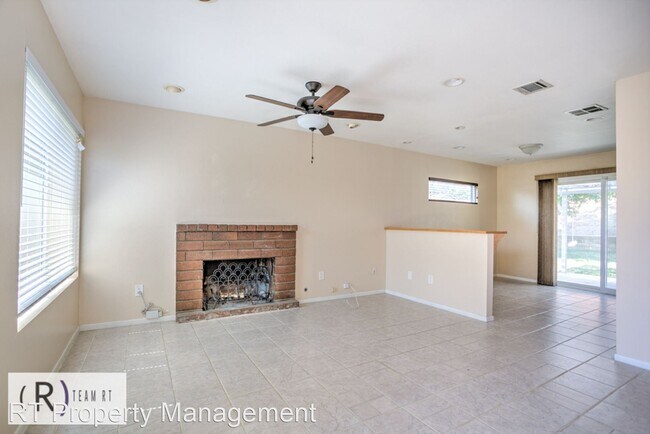 Foto del edificio - 3 br, 2 bath House - 15772 Aqueduct Ln