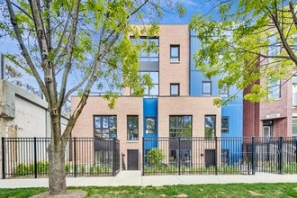 Building Photo - 1744 N Western Ave