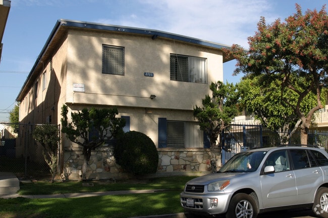 Building Photo - 2705