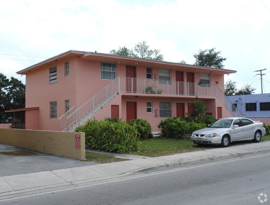 Foto del edificio - 745 NW 22nd Ave