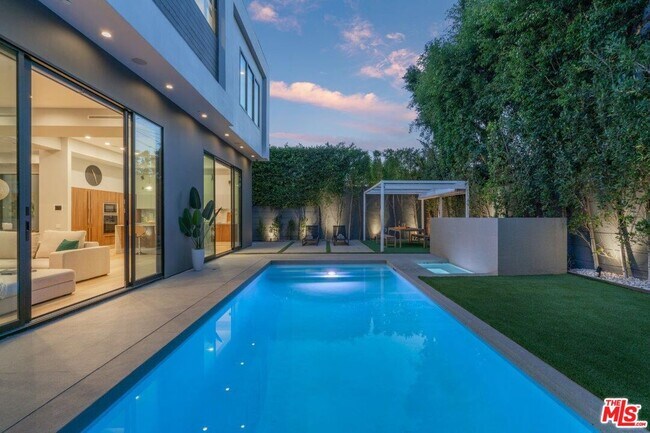 Building Photo - 429 N KINGS Rd