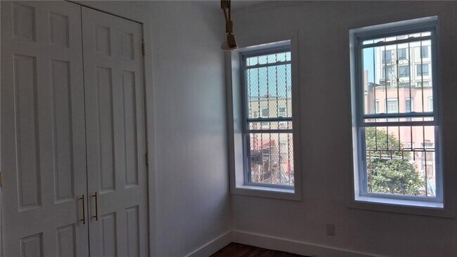 Foto del edificio - 272 E 34th St