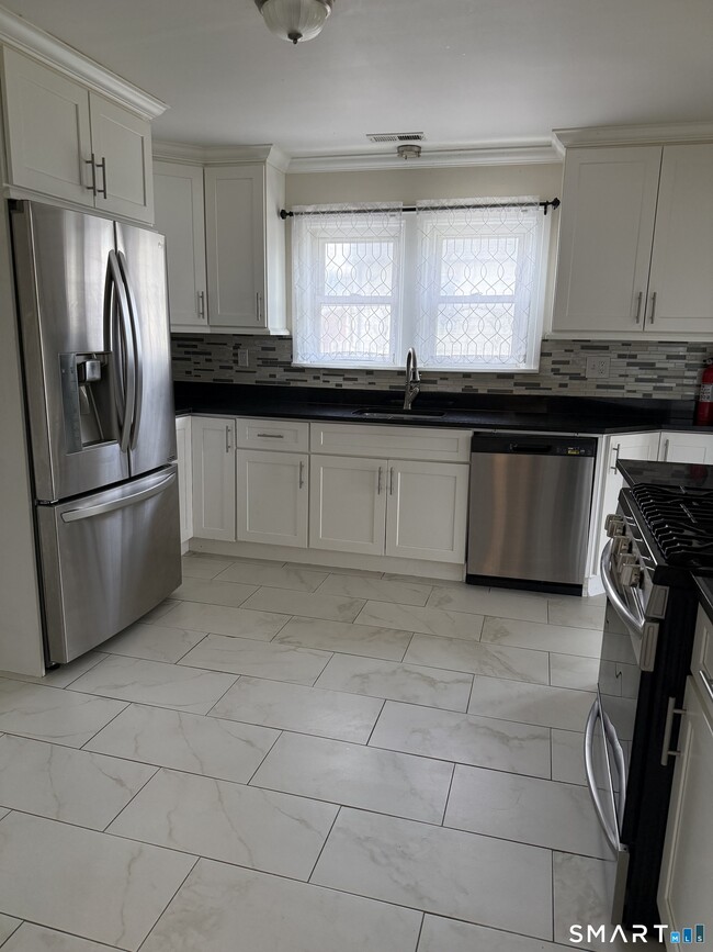 Building Photo - 953 Longbrook Ave