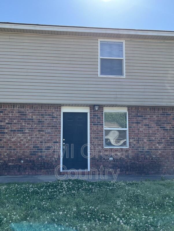 Foto principal - 404 E Redwood St