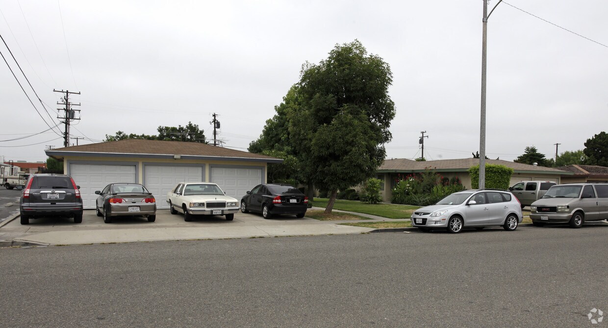 Building Photo - 1718 W Francis Dr