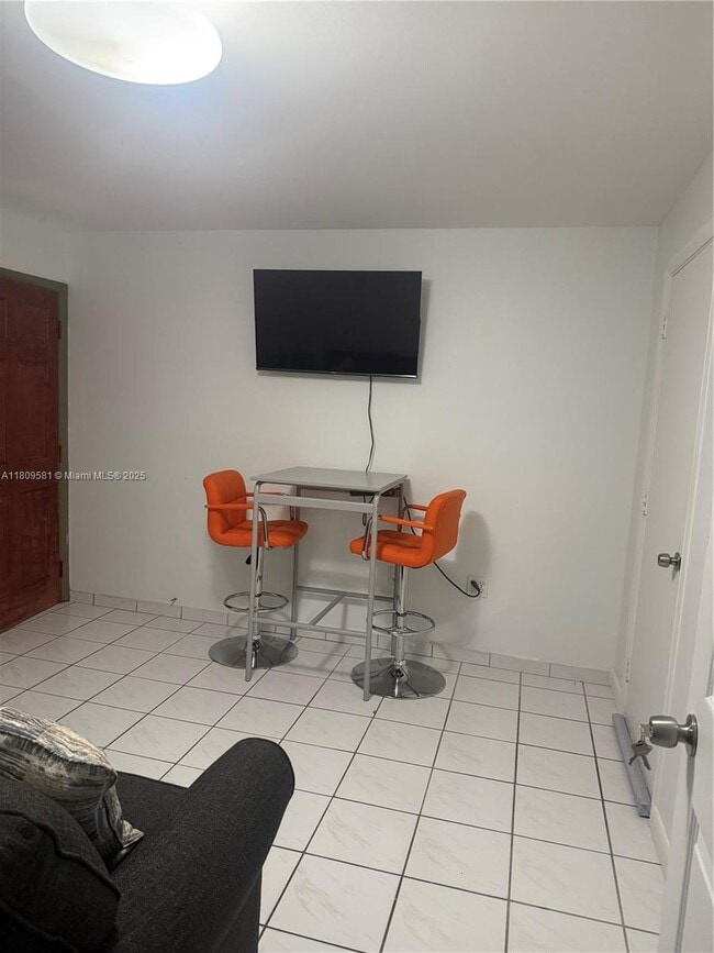 Foto del edificio - 6367 SW 15th St