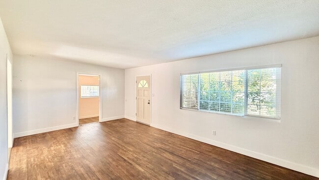 Building Photo - Sweet Single-Story with Private Yard Space and Off-Street Parking, Minutes to Downtown Fallbrook ...