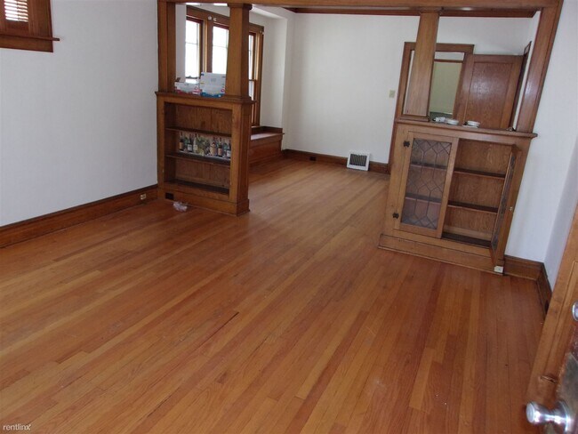 Foto del edificio - 597 Mackinaw Ave