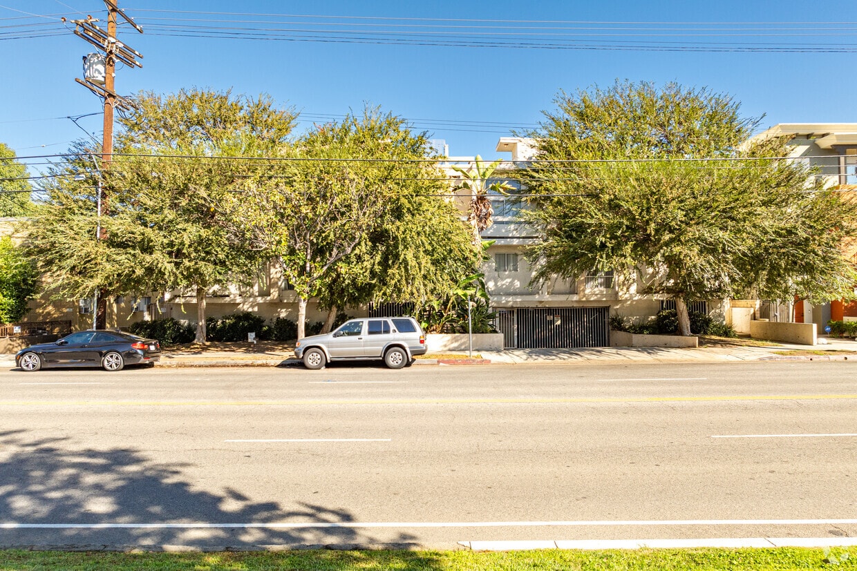 Alternate - 14637 Magnolia Blvd