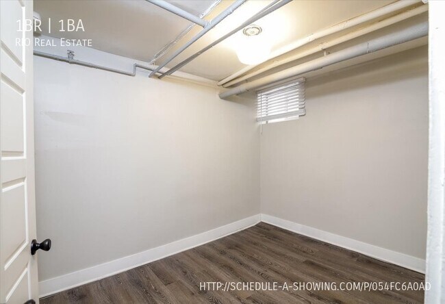 Foto del edificio - Garden Level 1 Bedroom With a All In One W...