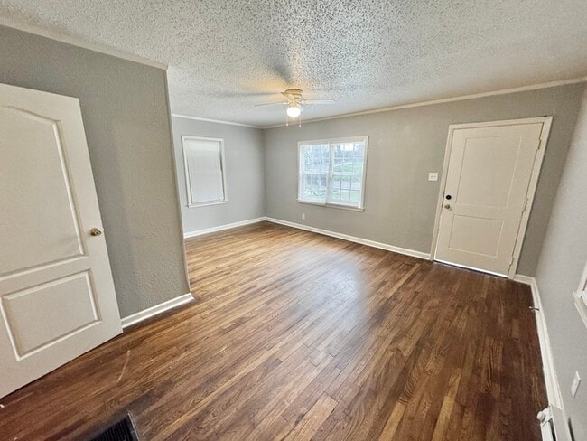 Building Photo - 2158 Lowell Ave