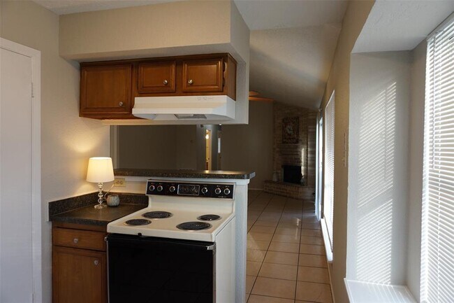 Building Photo - 11006 Crenchrus Ct