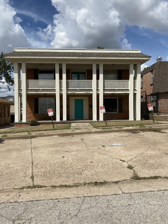 Building Photo - 2023 NW 25th St