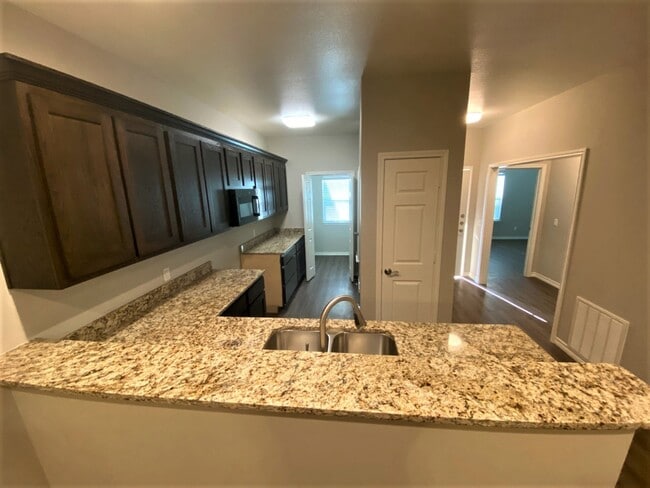 Building Photo - 600 Pecan Ct