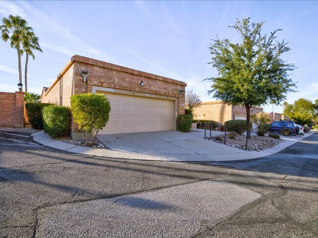 Photo - 3 Bedroom 2 Bathroom with Community Pool!! House