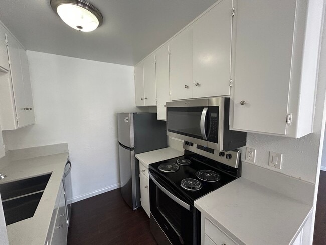 Foto del edificio - First Floor 2 Bedroom, 2 Bathroom on Sapphire with Parking