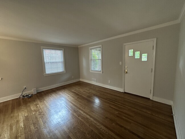 Foto del edificio - 5004 Patterson Ave