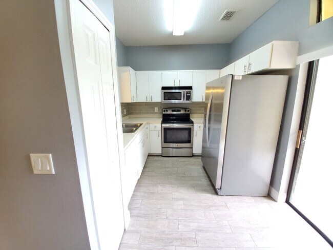 Foto del edificio - 6037 Scotchwood Gln