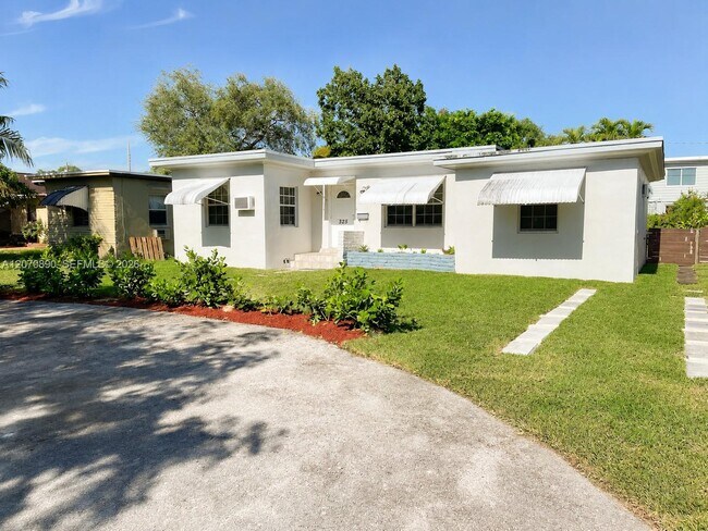 Foto del edificio - 325 NE 108th St