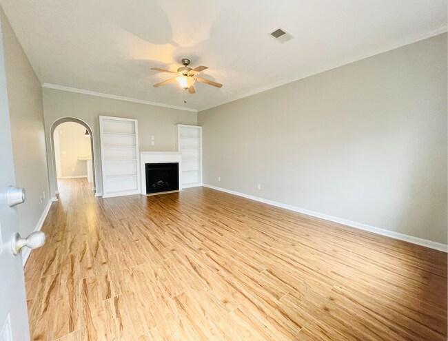 Building Photo - 724 Spence Enclave Ln