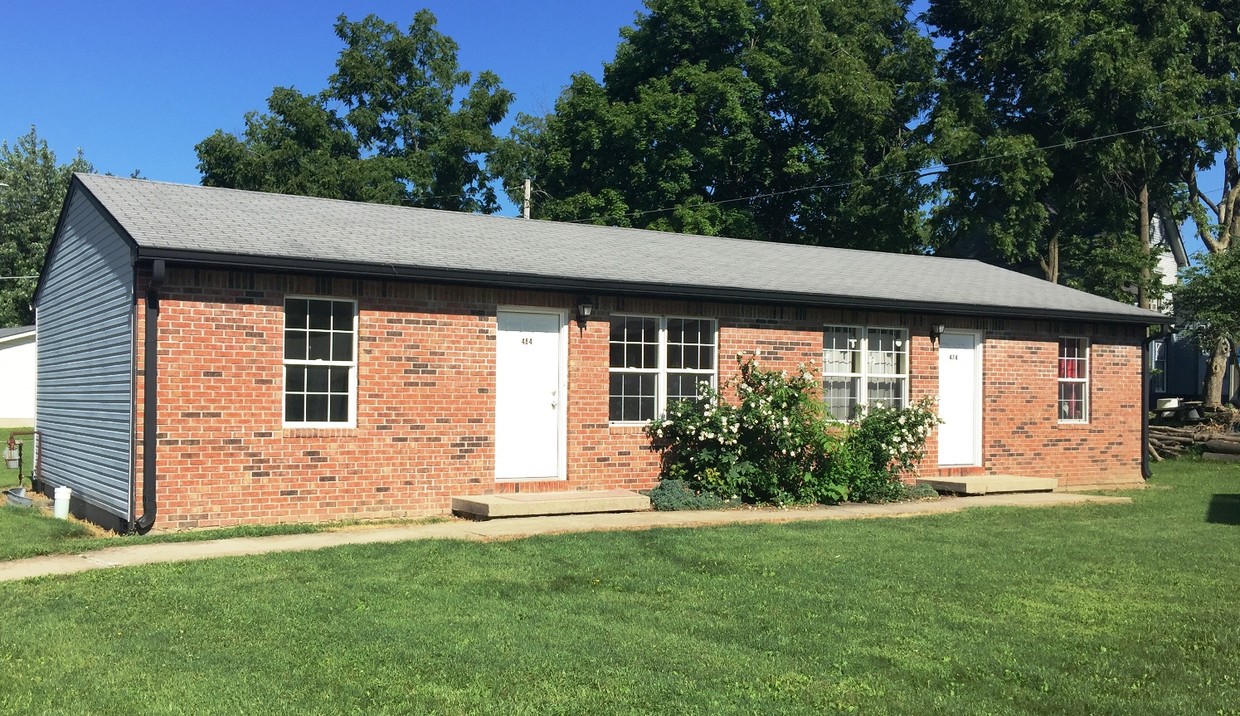 Front - 484 W South St