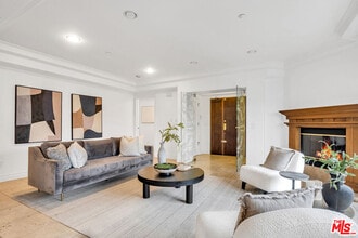 Building Photo - 871 Granville Ave