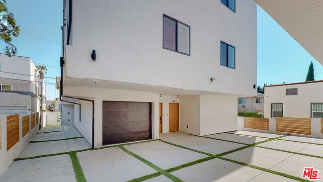 Foto del edificio - 4460 W Maplewood Ave