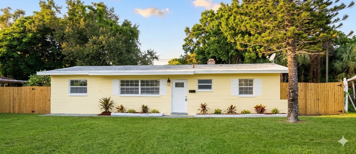 Newly Remodeled 3BR Home in Coquina Key – Large Yard with Dual Side Access - Newly Remodeled 3BR Home in Coquina Key – Large Yard with Dual Side Access