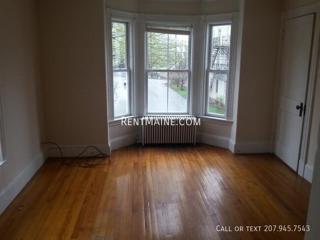 Building Photo - 14 Catell St