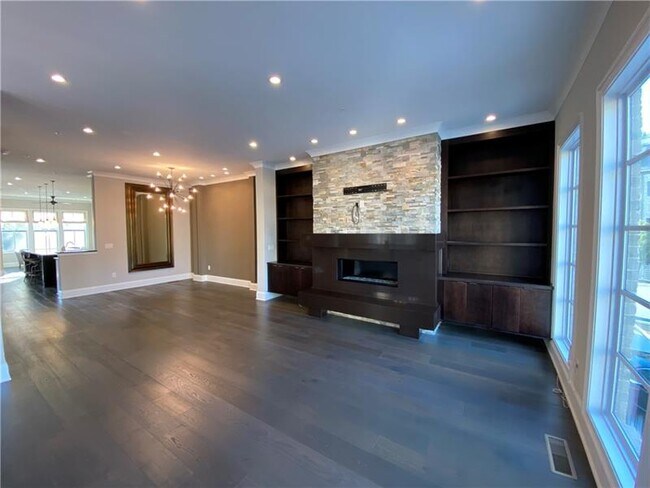 Foto del edificio - 2112 Peach Ln SE